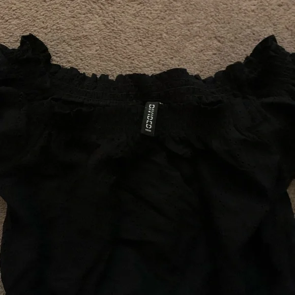 Divided (H&M) Black Short Sleeve Crop Top - Picture 2 of 3